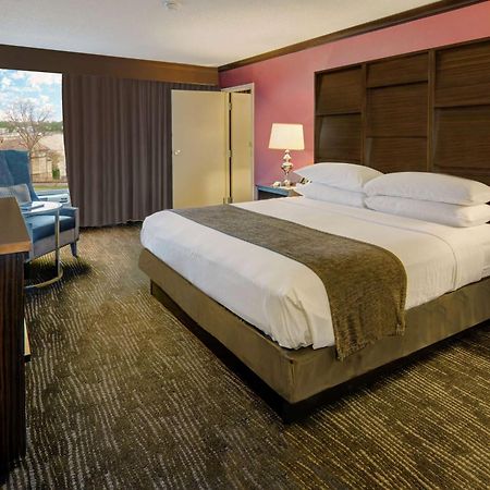 Doubletree By Hilton Decatur Riverfront Екстериор снимка