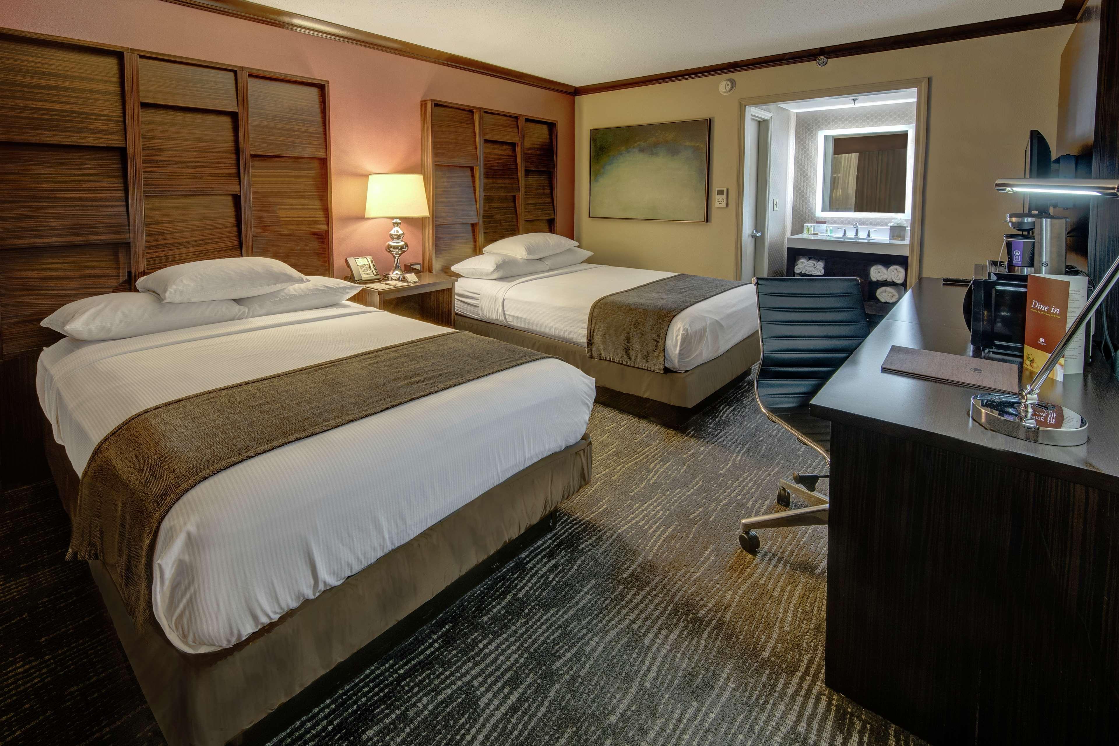 Doubletree By Hilton Decatur Riverfront Екстериор снимка