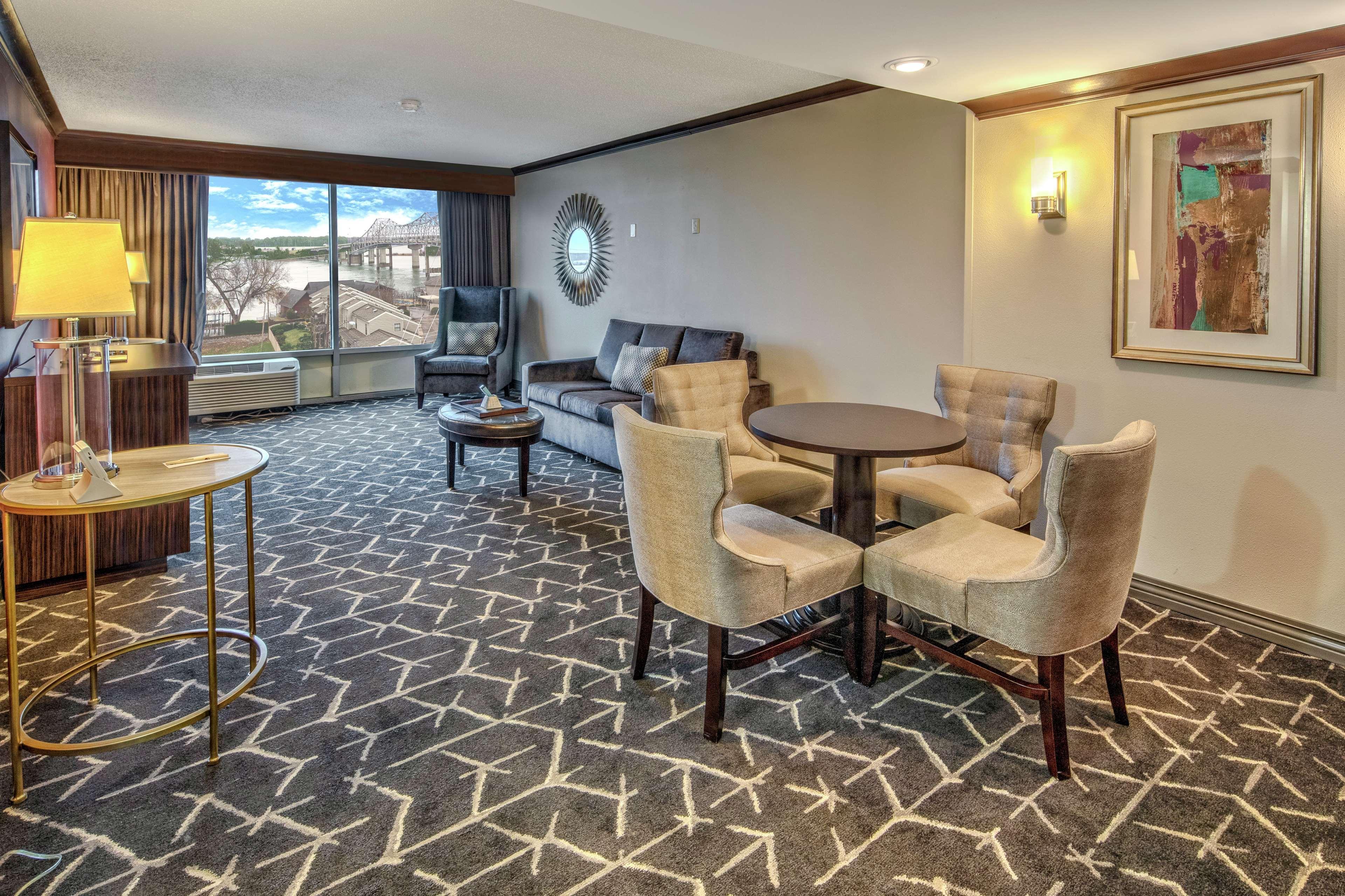 Doubletree By Hilton Decatur Riverfront Екстериор снимка