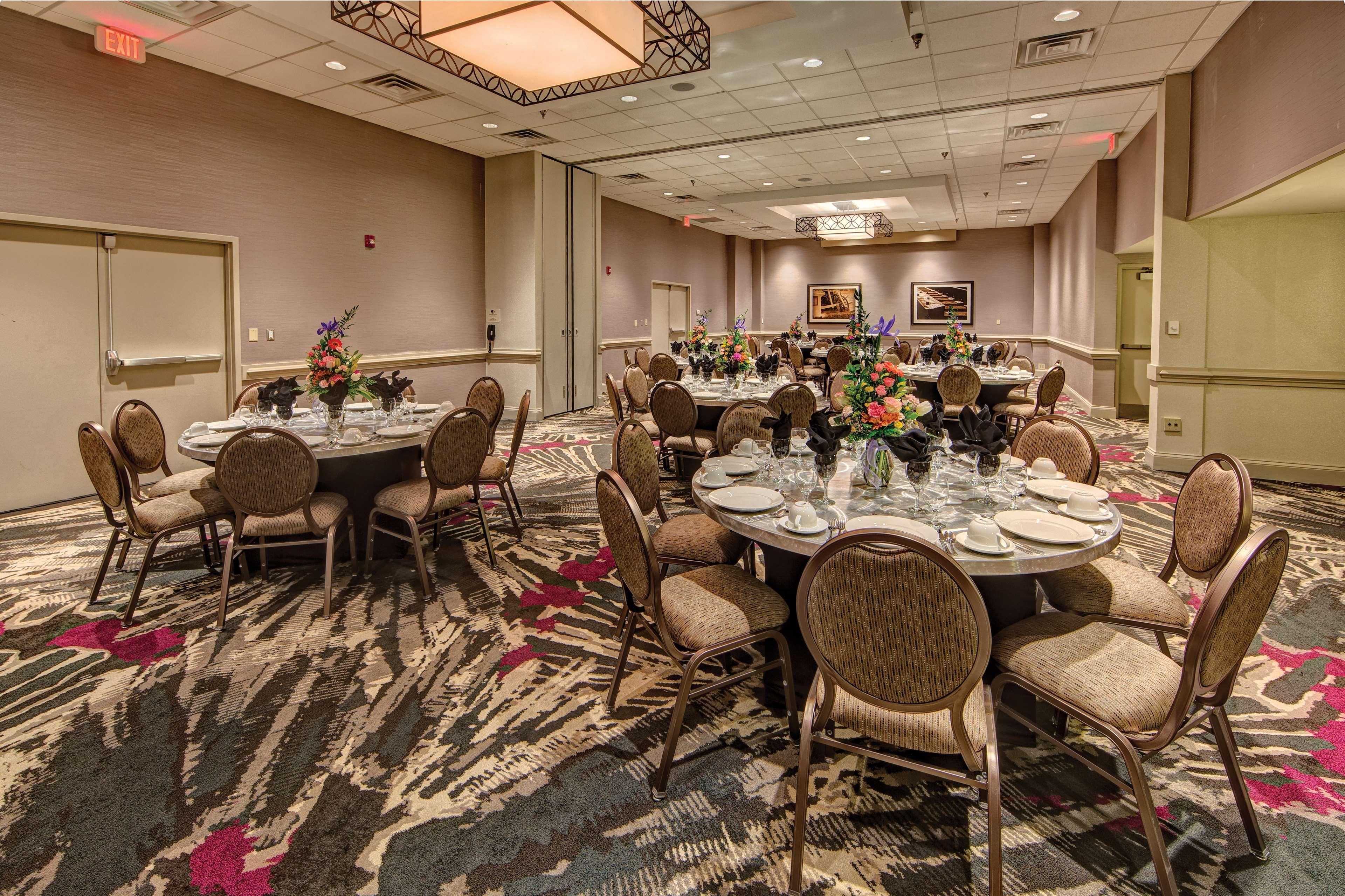 Doubletree By Hilton Decatur Riverfront Екстериор снимка