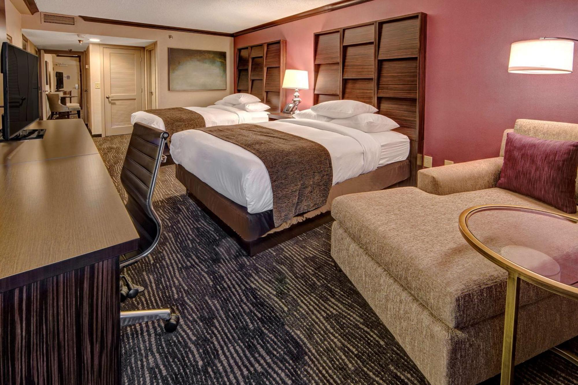 Doubletree By Hilton Decatur Riverfront Екстериор снимка