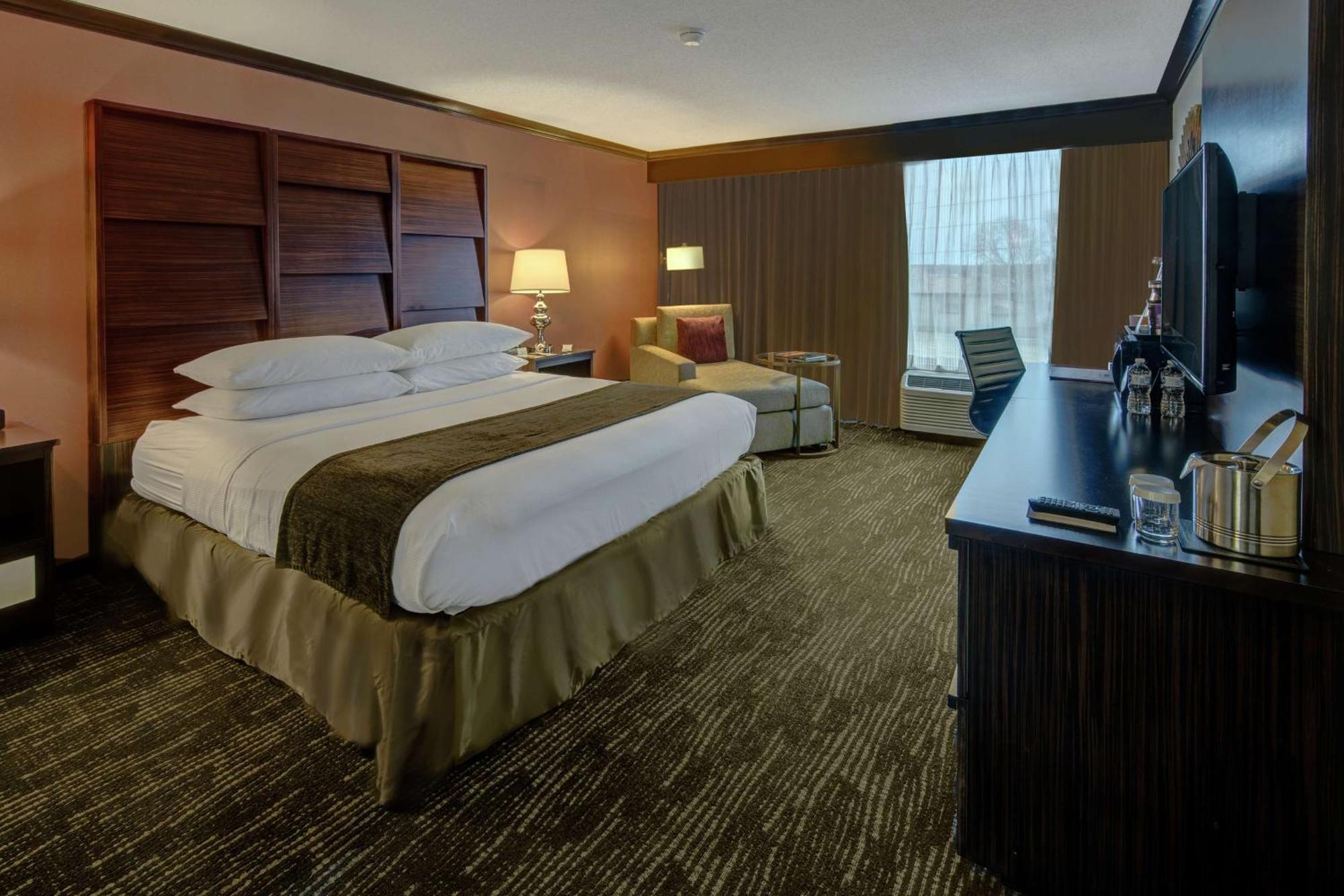 Doubletree By Hilton Decatur Riverfront Екстериор снимка