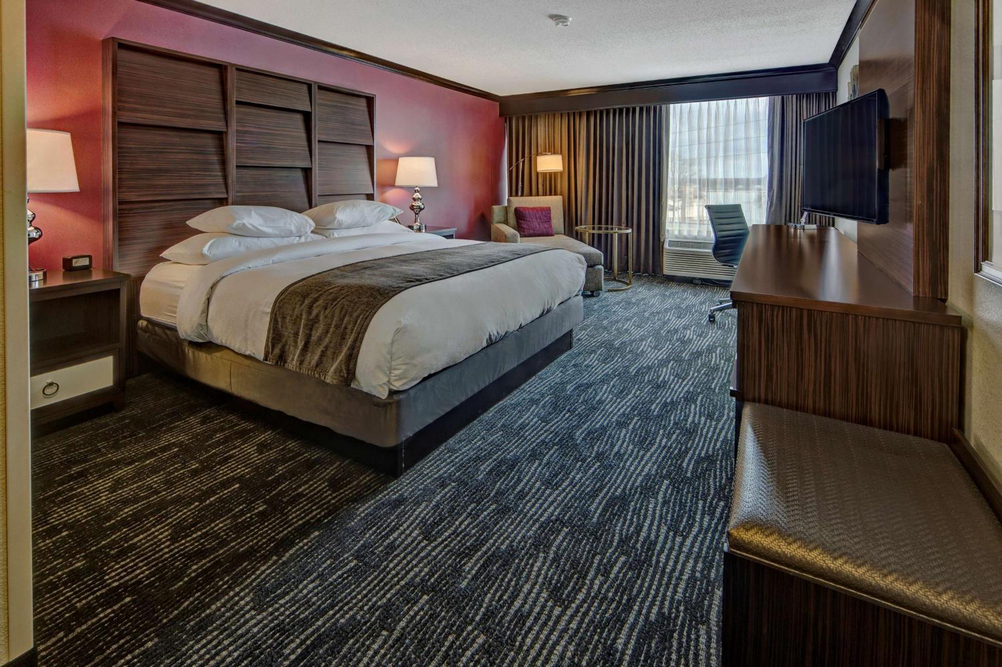 Doubletree By Hilton Decatur Riverfront Екстериор снимка
