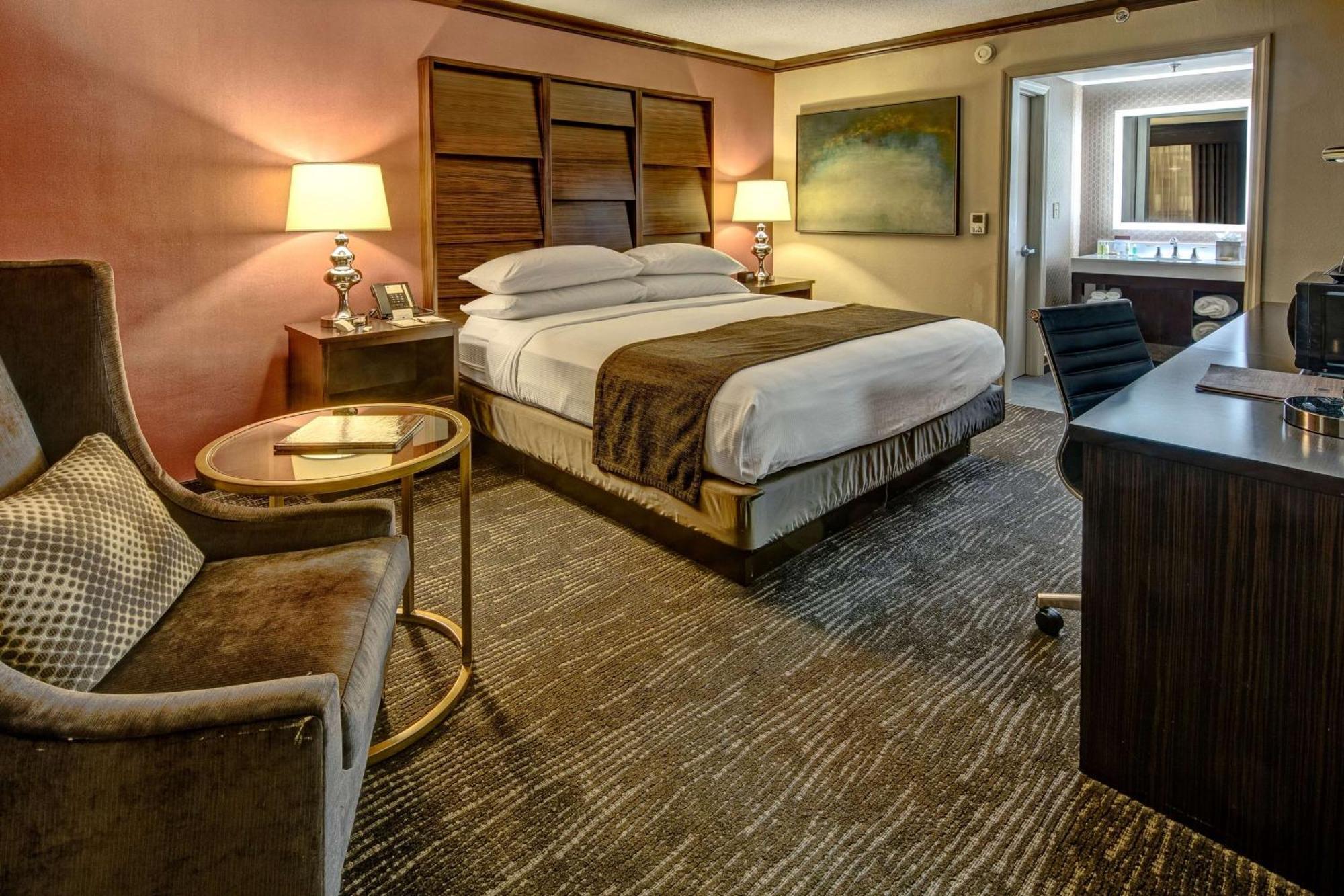 Doubletree By Hilton Decatur Riverfront Екстериор снимка
