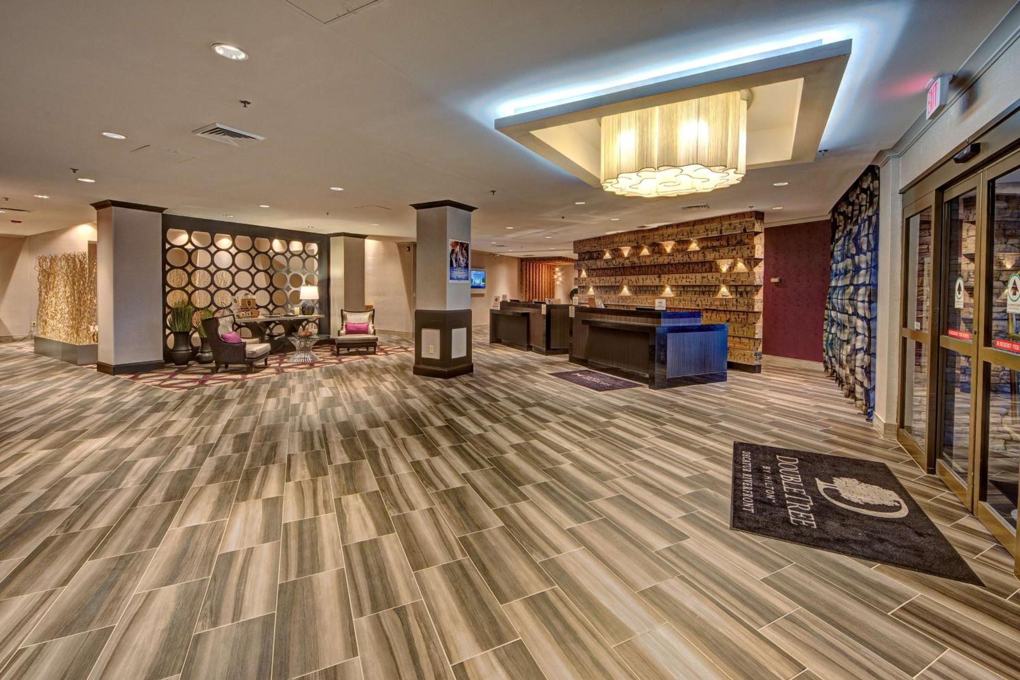 Doubletree By Hilton Decatur Riverfront Екстериор снимка
