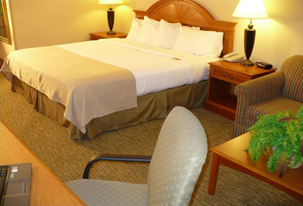 Doubletree By Hilton Decatur Riverfront Стая снимка